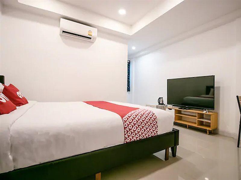 Oyo 568 Art Hotel Hua Lamphong Bangkok Exterior photo