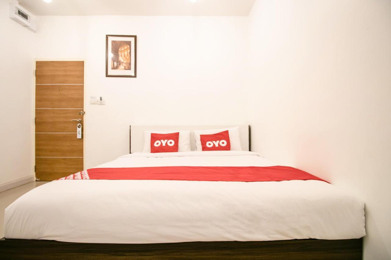 Oyo 568 Art Hotel Hua Lamphong Bangkok Exterior photo